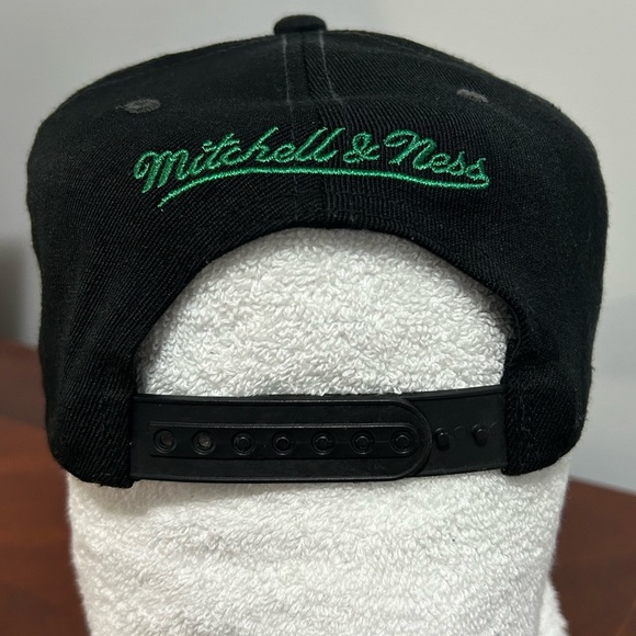 Mitchell & Ness Toronto Raptors US patent - Picture 2 of 8